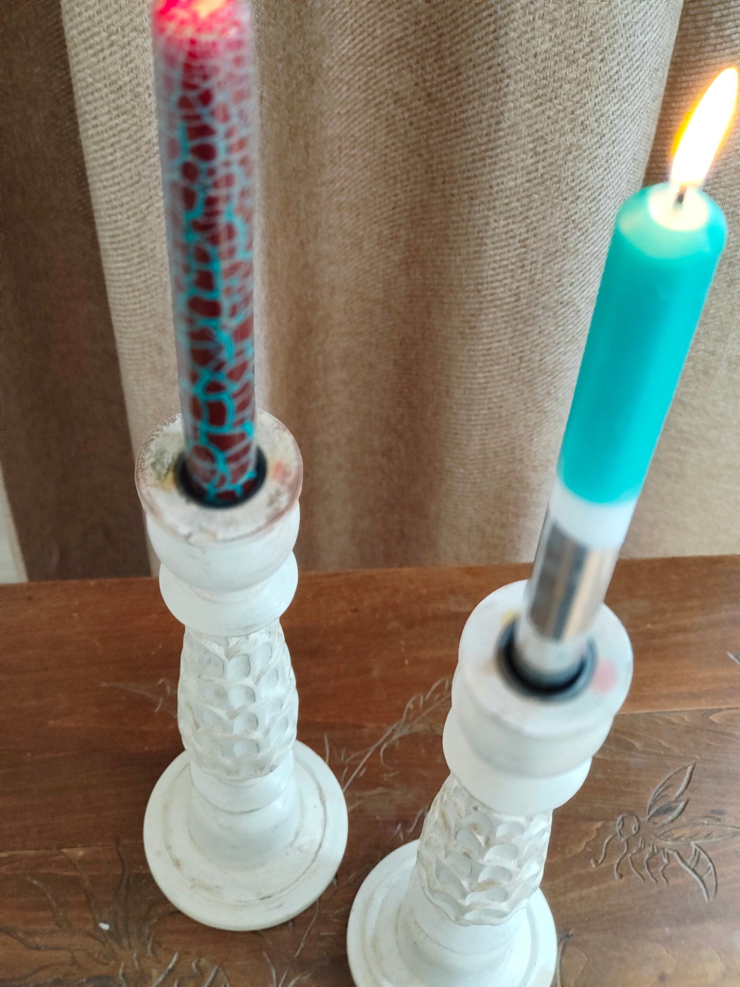 Paire de chandelier en bois, couleur crème