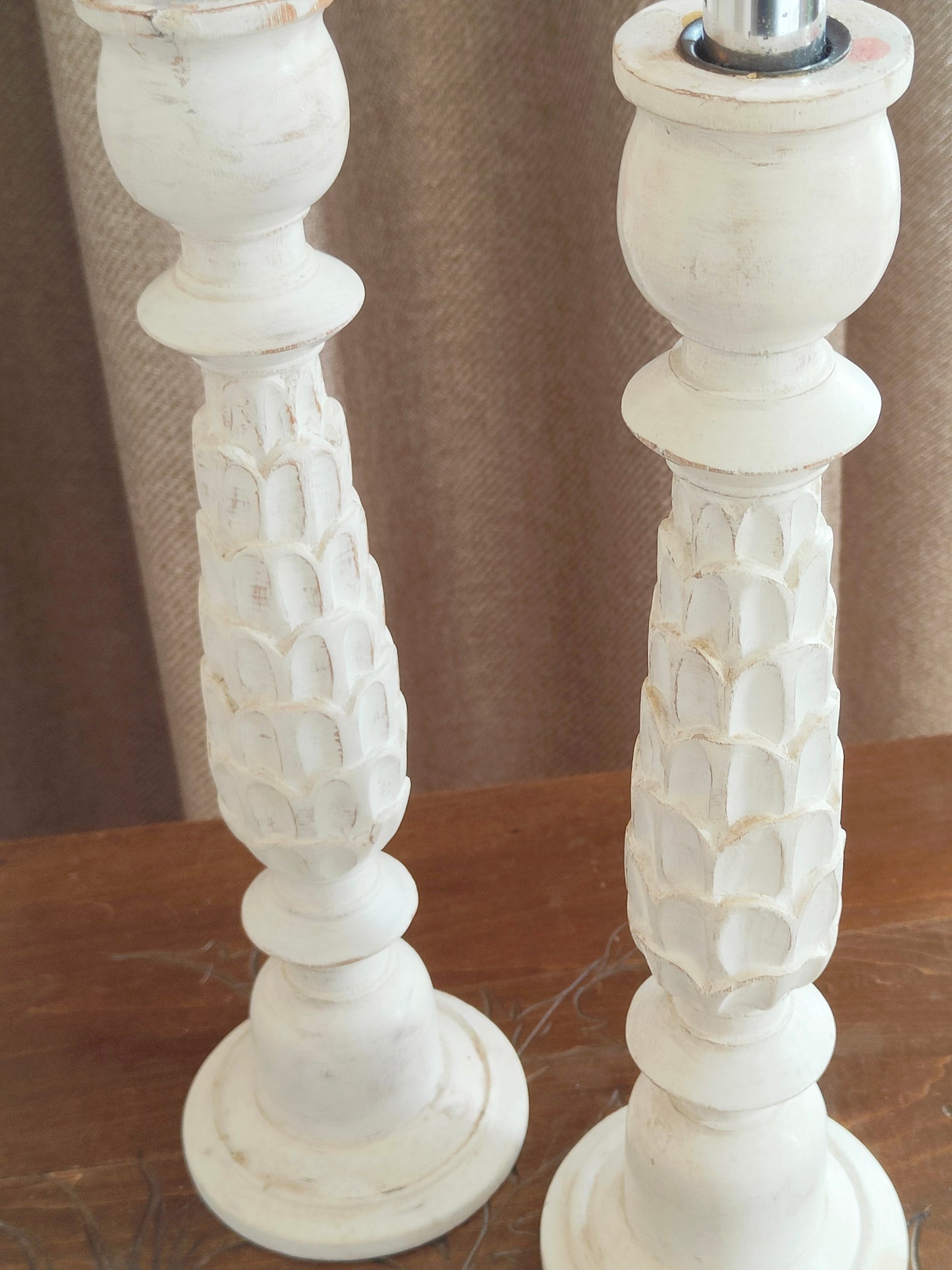 Paire de chandelier en bois, couleur crème