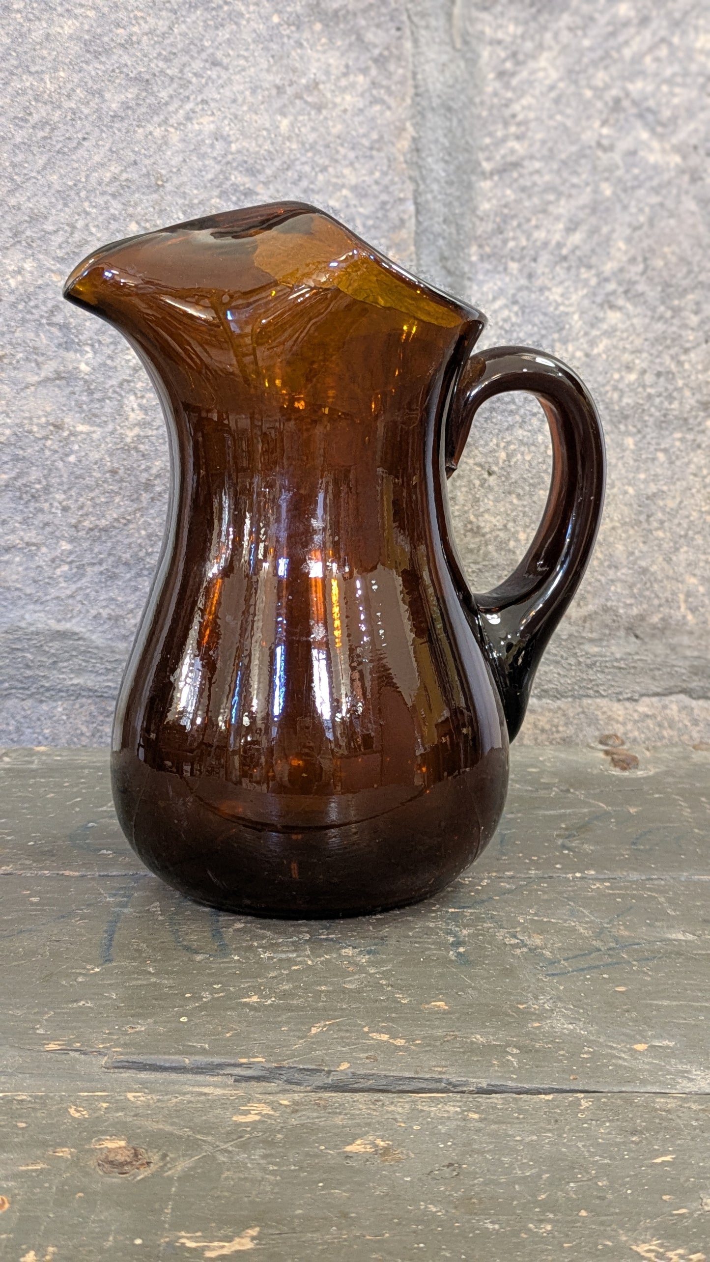 Carafe vintage en verre ambré