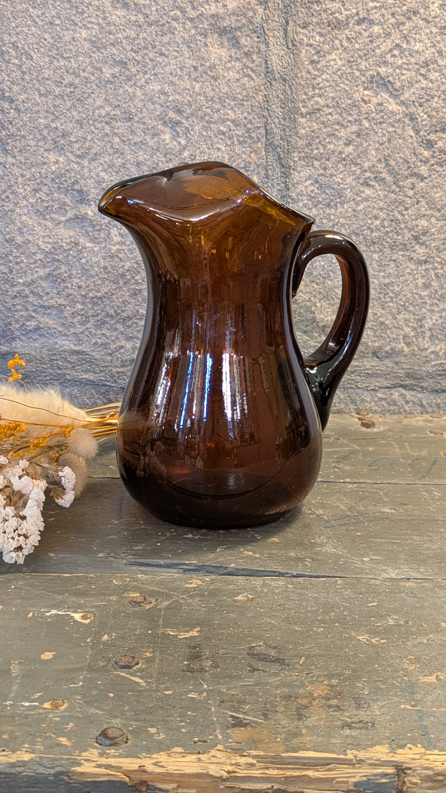 Carafe vintage en verre ambré