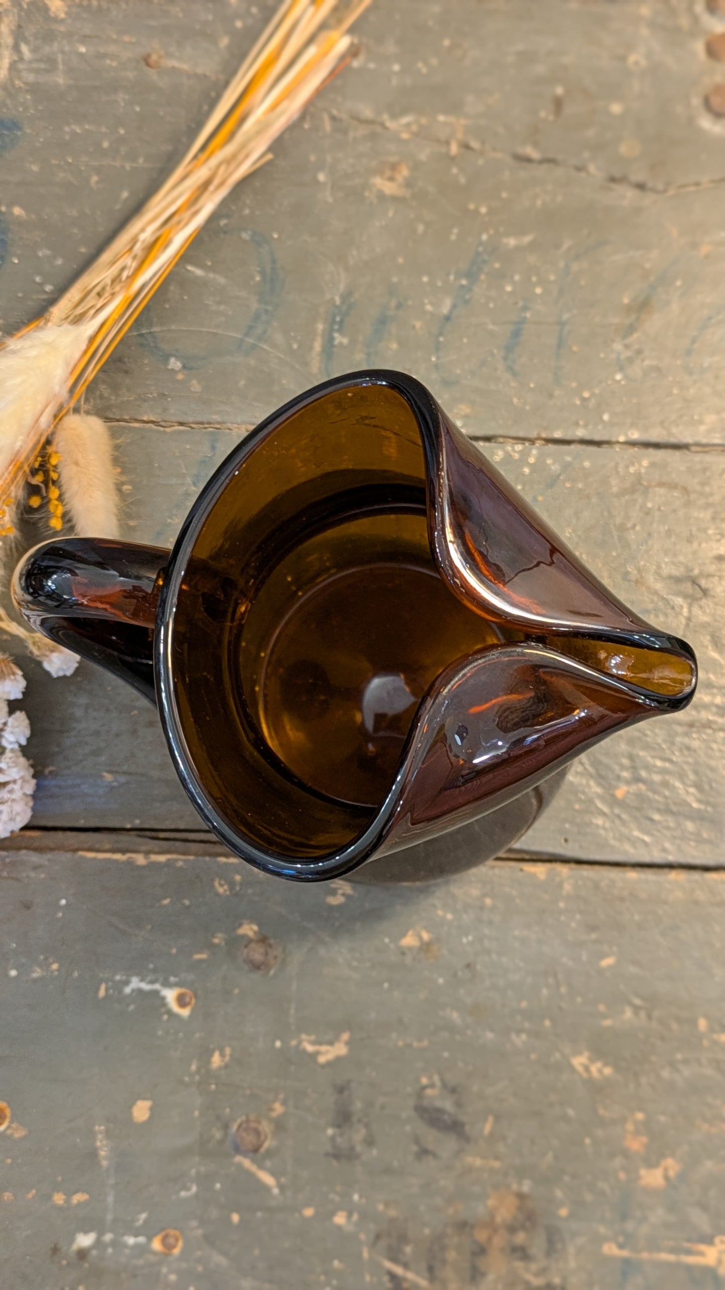 Carafe vintage en verre ambré