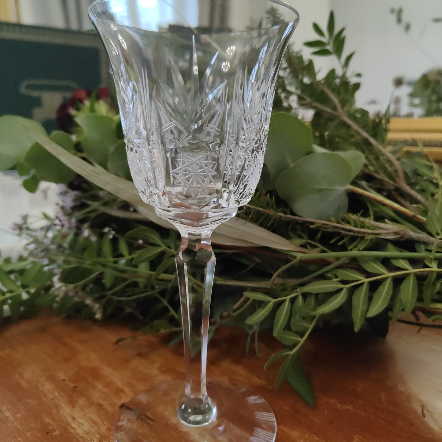 Verre à pied en cristal taillé