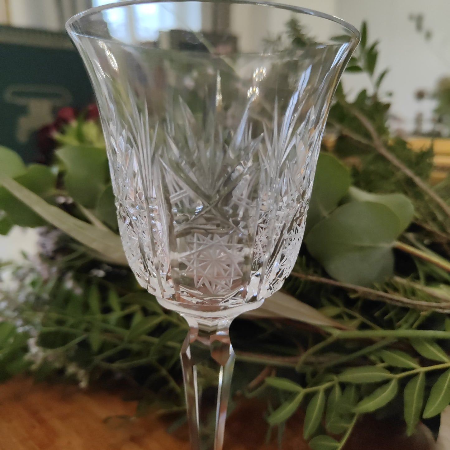 Verre à pied en cristal taillé