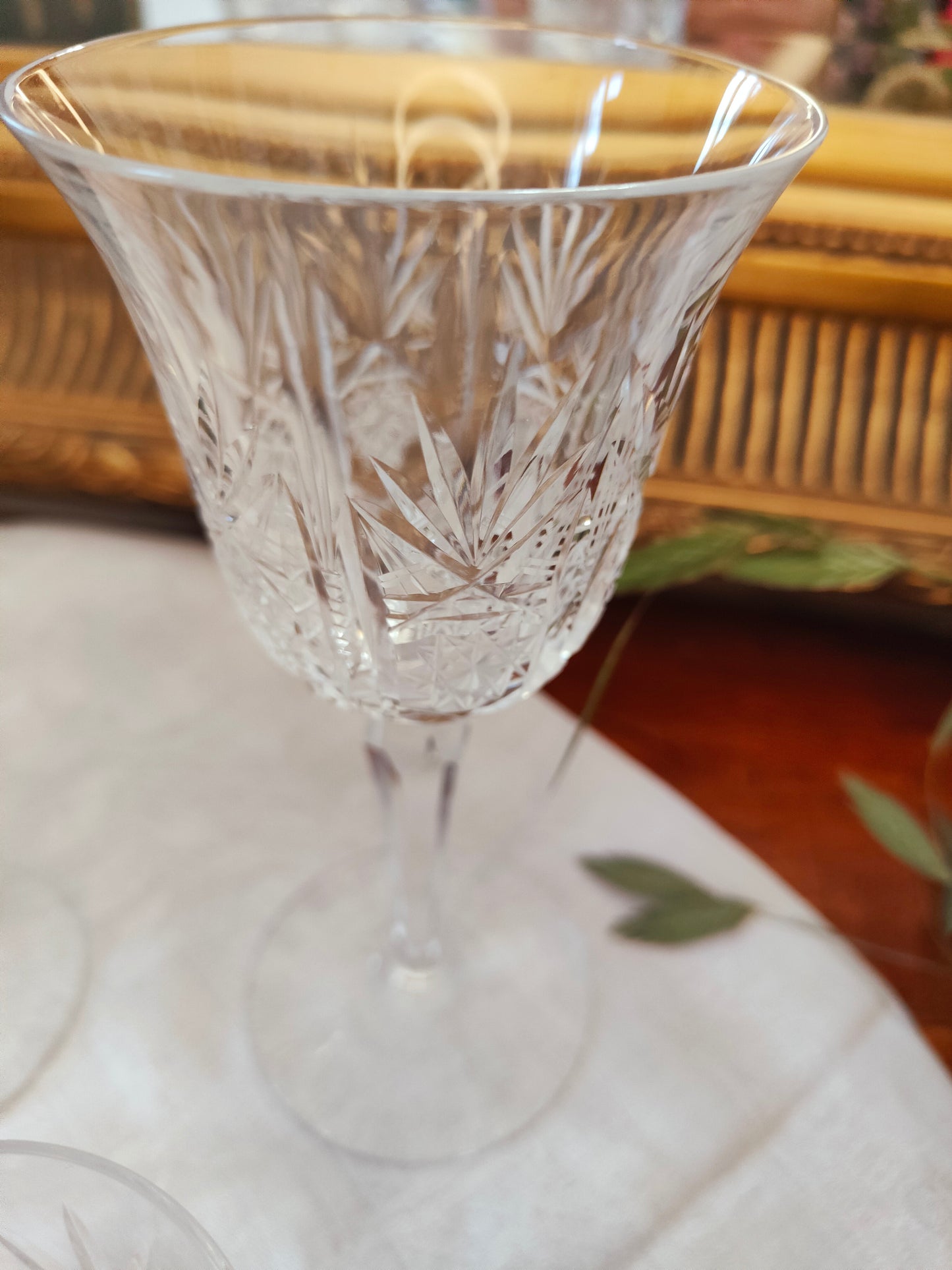 Verre à pied en cristal taillé