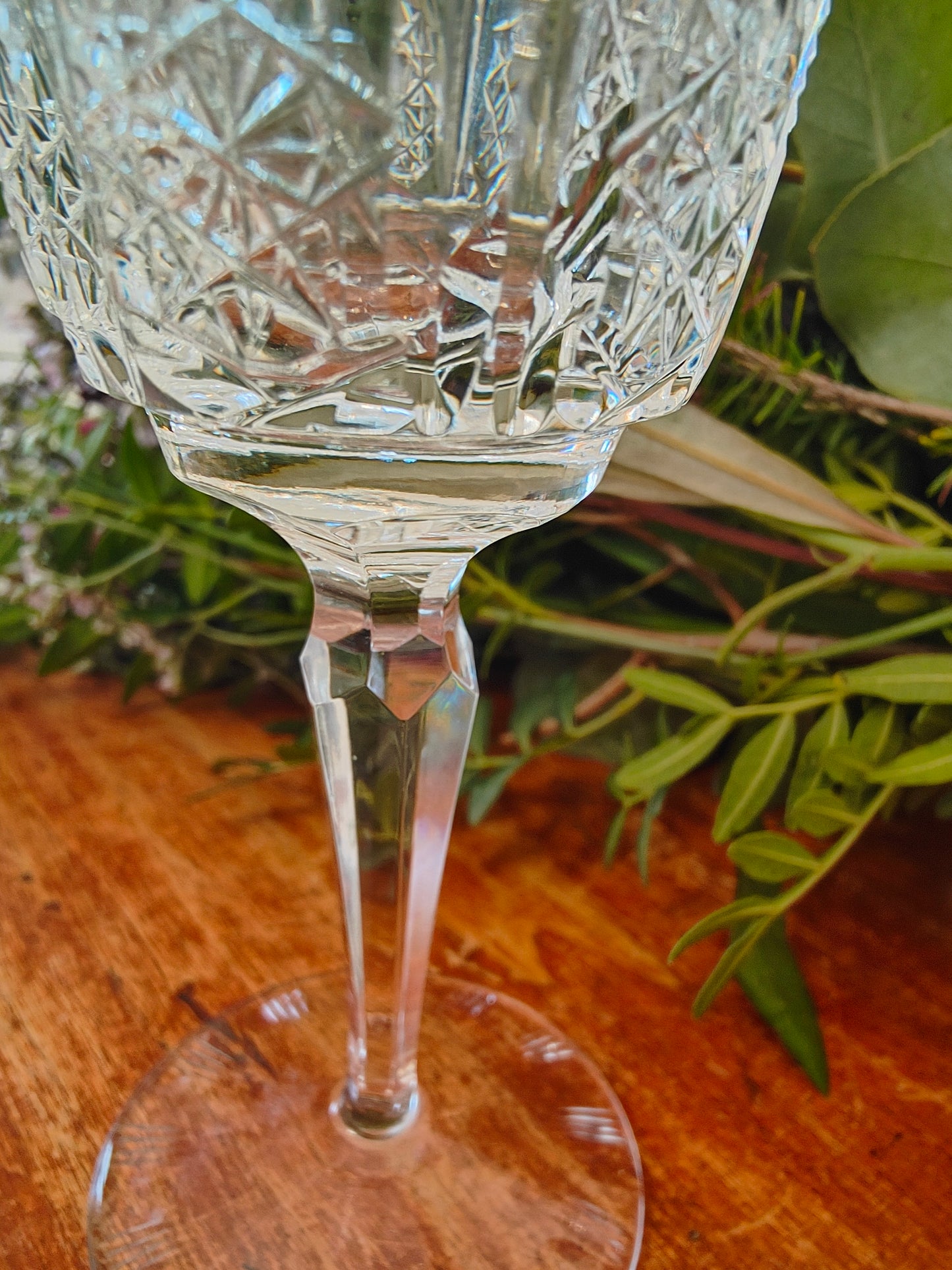 Verre à vin en cristal taillé