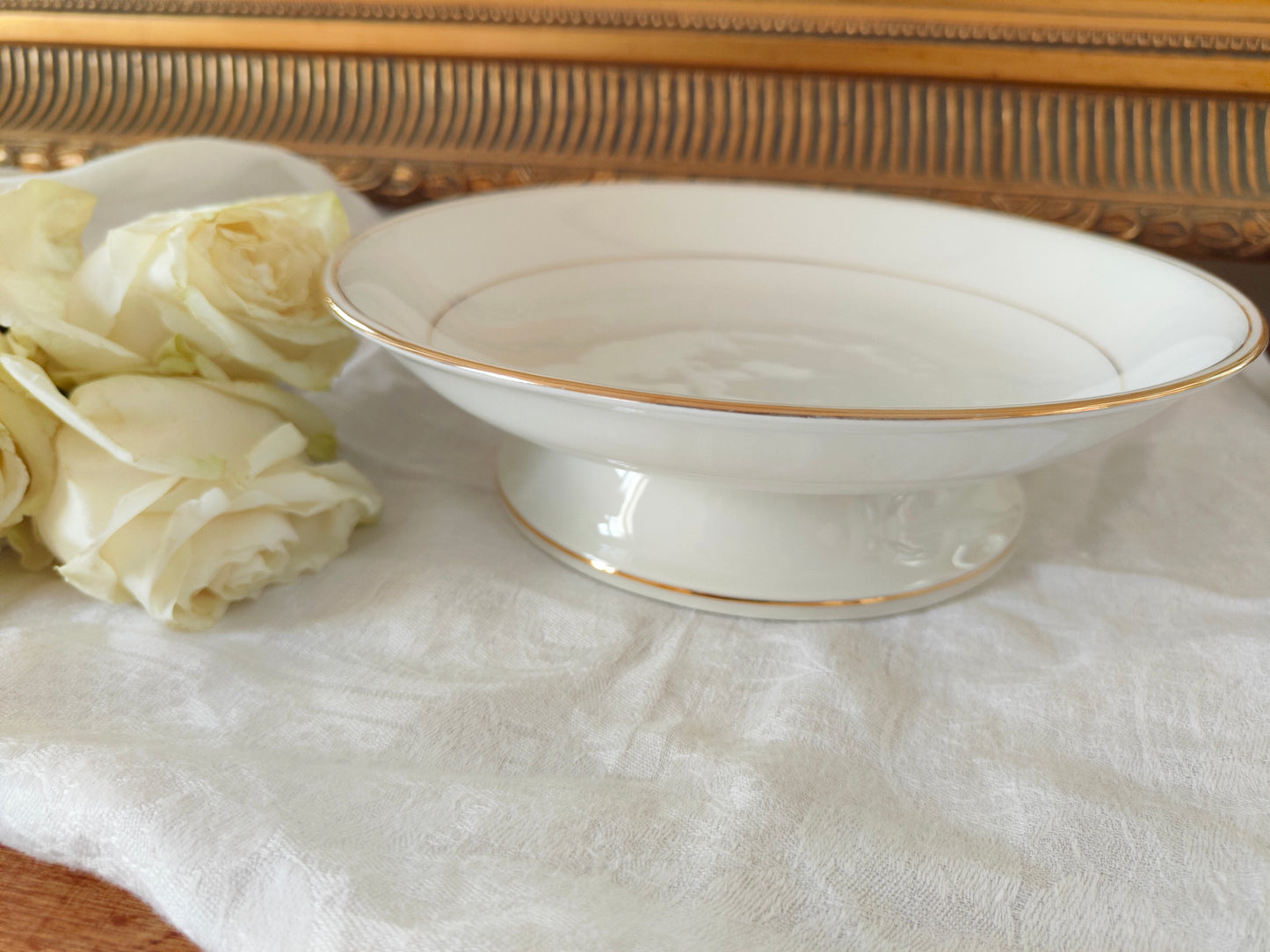 Assiette à piédouche / compotier en porcelaine de Limoges