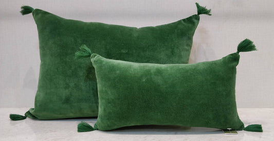 Coussin velours GRASS GREEN avec pompom: 20x35